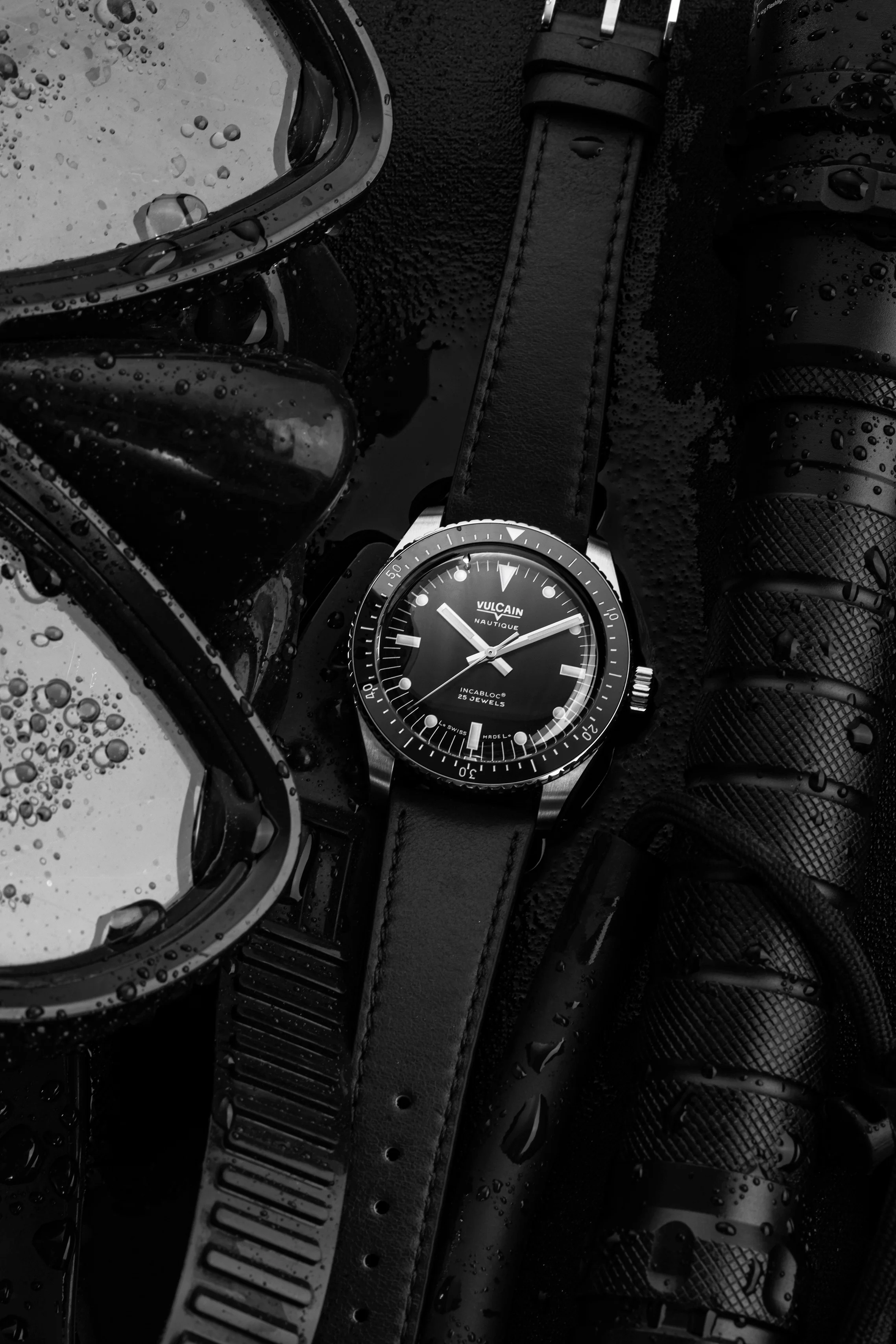 Skindiver Nautique - Black with White Lum - Image 9