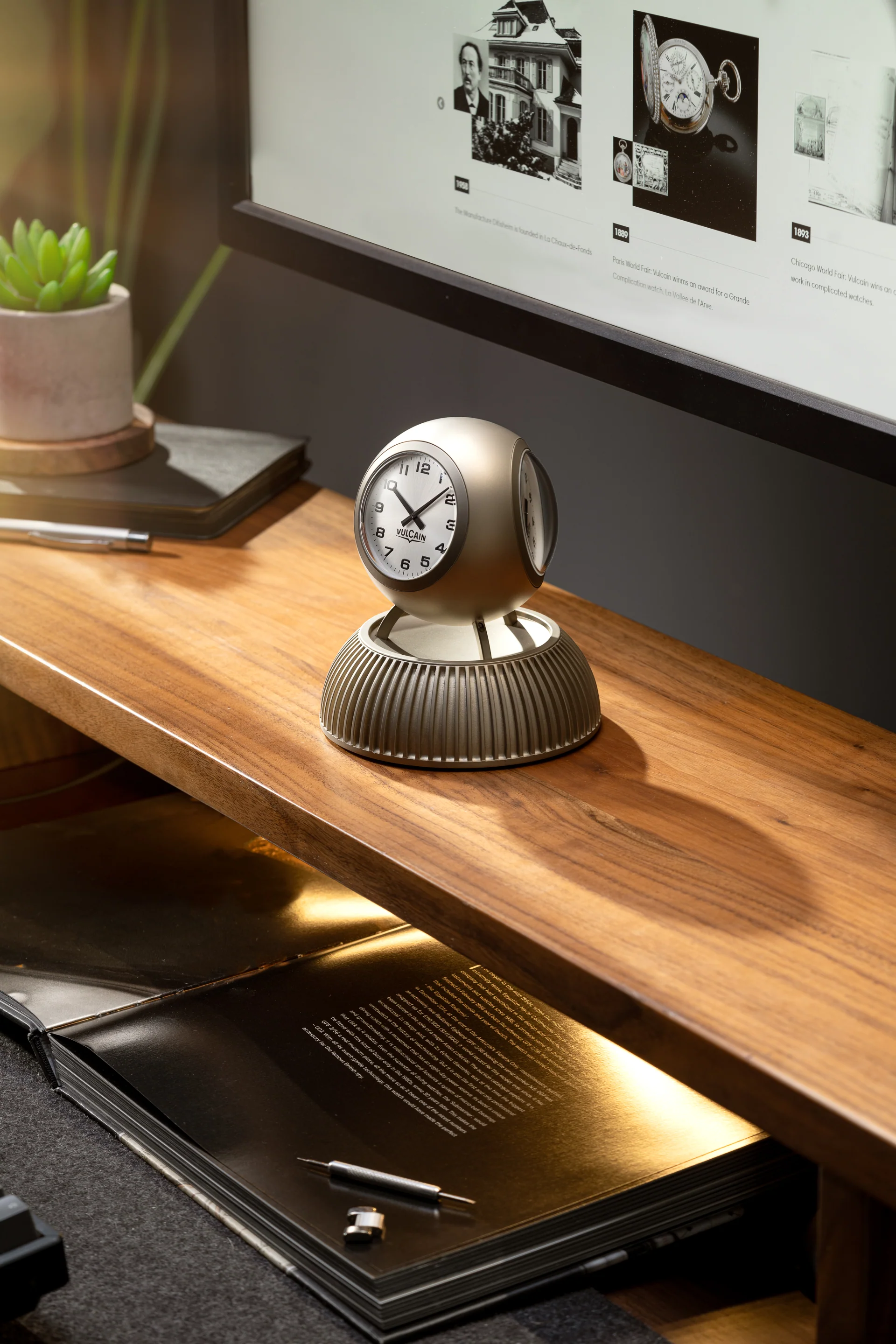 Table Clock - Image 4